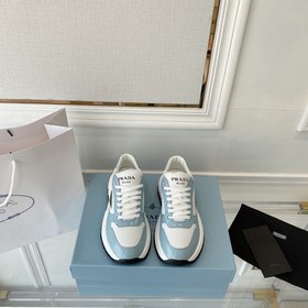 PRADA 222 — новые модели от Prada, мощный удар! Множество моделей