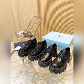 Новая модель черных туфель Prada из телячьей кожи с открытым носк