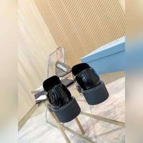 Новая модель черных туфель Prada из телячьей кожи с открытым носк