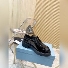 Новая модель черных туфель Prada из телячьей кожи с открытым носк