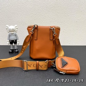 Новинка в магазине (комбинированная модель из кожи) Prada RADA Эт
