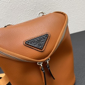 Новинка в магазине (комбинированная модель из кожи) Prada RADA Эт