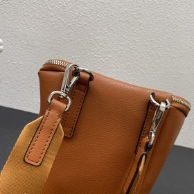 Новинка в магазине (комбинированная модель из кожи) Prada RADA Эт