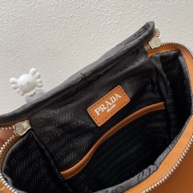 Новинка в магазине (комбинированная модель из кожи) Prada RADA Эт