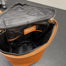 Новинка в магазине (комбинированная модель из кожи) Prada RADA Эт