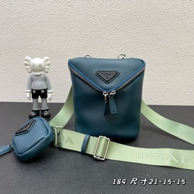 Новинка в магазине (комбинированная модель из кожи) Prada RADA Эт
