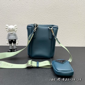 Новинка в магазине (комбинированная модель из кожи) Prada RADA Эт