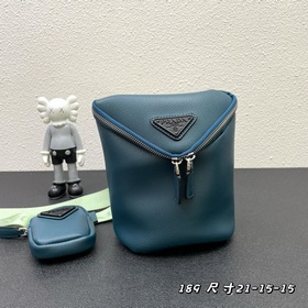 Новинка в магазине (комбинированная модель из кожи) Prada RADA Эт