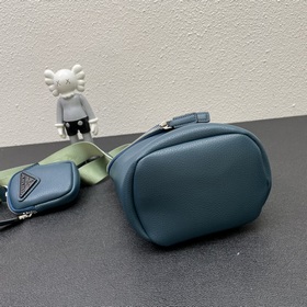 Новинка в магазине (комбинированная модель из кожи) Prada RADA Эт