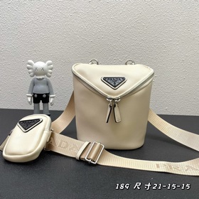 Новинка в магазине (комбинированная модель из кожи) Prada RADA Эт