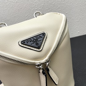 Новинка в магазине (комбинированная модель из кожи) Prada RADA Эт