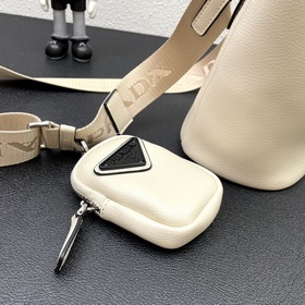 Новинка в магазине (комбинированная модель из кожи) Prada RADA Эт