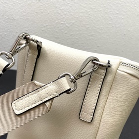 Новинка в магазине (комбинированная модель из кожи) Prada RADA Эт