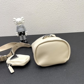 Новинка в магазине (комбинированная модель из кожи) Prada RADA Эт