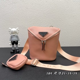 Новинка в магазине (комбинированная модель из кожи) Prada RADA Эт