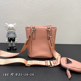 Новинка в магазине (комбинированная модель из кожи) Prada RADA Эт