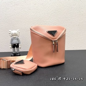 Новинка в магазине (комбинированная модель из кожи) Prada RADA Эт