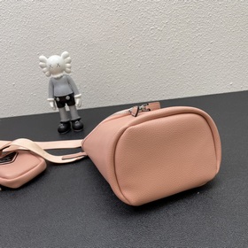 Новинка в магазине (комбинированная модель из кожи) Prada RADA Эт