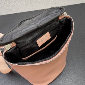 Новинка в магазине (комбинированная модель из кожи) Prada RADA Эт