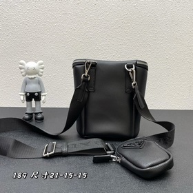 Новинка в магазине (комбинированная модель из кожи) Prada RADA Эт
