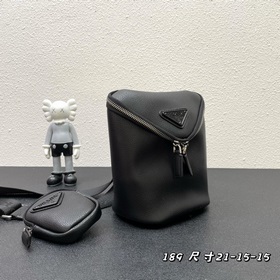 Новинка в магазине (комбинированная модель из кожи) Prada RADA Эт
