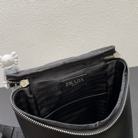 Новинка в магазине (комбинированная модель из кожи) Prada RADA Эт