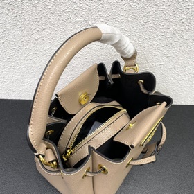 Новинка 2024, ранневесенняя модель mini Prada «RADA» небольшая су