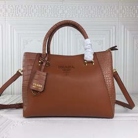 Новая модель сумки Prada с плечевым ремнем, номер модели： 2110, и
