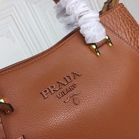 Новая модель сумки Prada с плечевым ремнем, номер модели： 2110, и