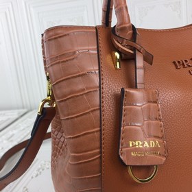 Новая модель сумки Prada с плечевым ремнем, номер модели： 2110, и
