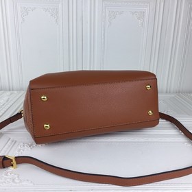 Новая модель сумки Prada с плечевым ремнем, номер модели： 2110, и