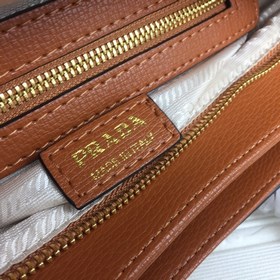 Новая модель сумки Prada с плечевым ремнем, номер модели： 2110, и