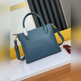 С шарфом вы будете выглядеть прекрасно. Модный и лаконичный дизай