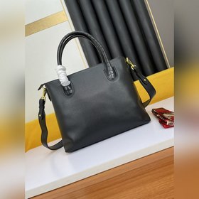 С шарфом вы будете выглядеть прекрасно. Модный и лаконичный дизай