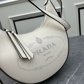 Новая модель Prada RADA Французская элегантность, зимний стиль, о