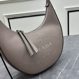 Новая модель Prada RADA Французская элегантность, зимний стиль, о