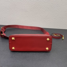Эксклюзивная модель Prada «RADA» — классическая легенда, с двумя 