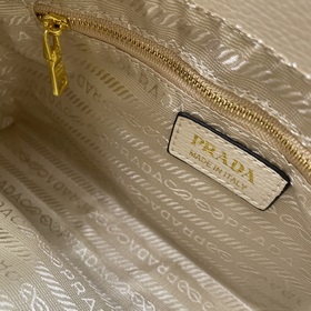 Эксклюзивная модель Prada «RADA» — классическая легенда, с двумя 
