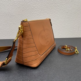 Эксклюзивная модель Prada «RADA» — классическая легенда, с двумя 