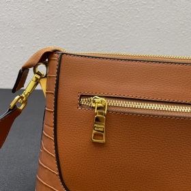 Эксклюзивная модель Prada «RADA» — классическая легенда, с двумя 