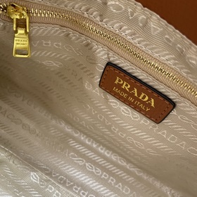 Эксклюзивная модель Prada «RADA» — классическая легенда, с двумя 