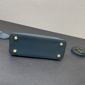 Эксклюзивная модель Prada «RADA» — классическая легенда, с двумя 