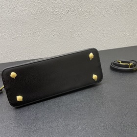 Эксклюзивная модель Prada «RADA» — классическая легенда, с двумя 