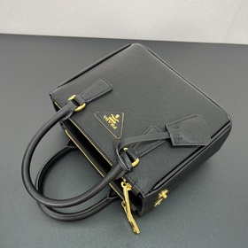 Mini Killer 1BA906, золотой. Эта сумка Galleria изготовлена из фи