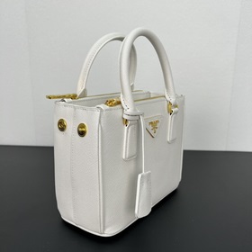 Mini Killer 1BA906, золотой. Эта сумка Galleria изготовлена из фи
