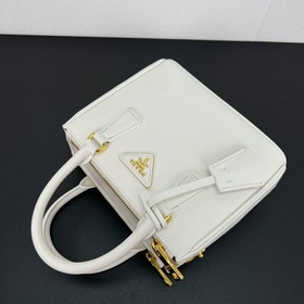 Mini Killer 1BA906, золотой. Эта сумка Galleria изготовлена из фи