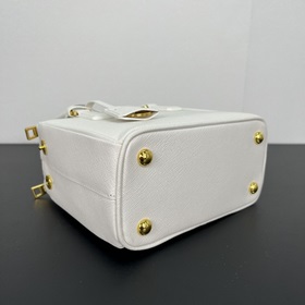 Mini Killer 1BA906, золотой. Эта сумка Galleria изготовлена из фи