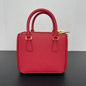 Mini Killer 1BA906, золотой. Эта сумка Galleria изготовлена из фи