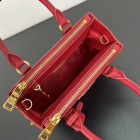 Mini Killer 1BA906, золотой. Эта сумка Galleria изготовлена из фи