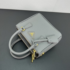 Mini Killer 1BA906, золотой. Эта сумка Galleria изготовлена из фи